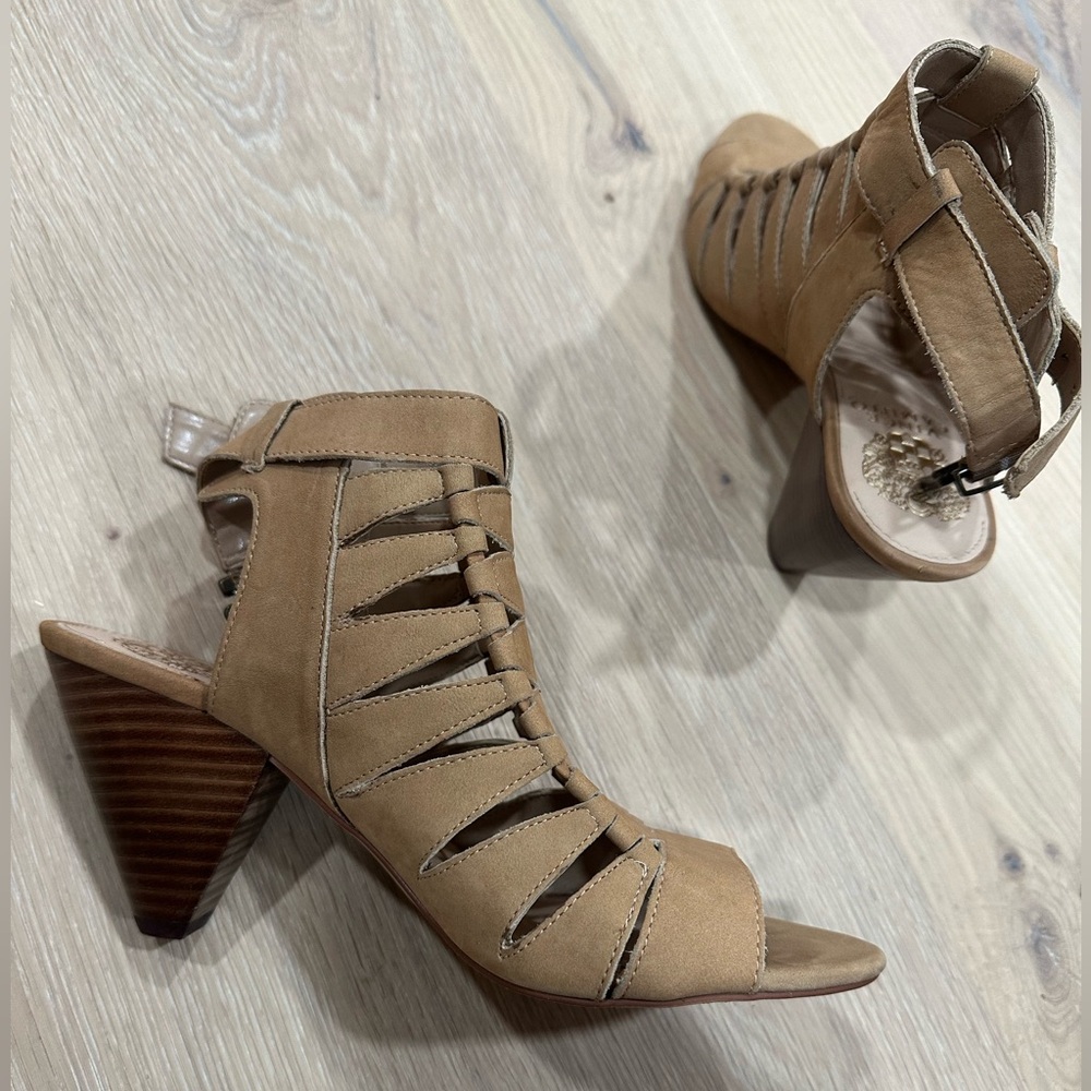 Vince Camuto Open Toe Slingback wedge 
Size: US: 7.5 M 
EURO: 37.5